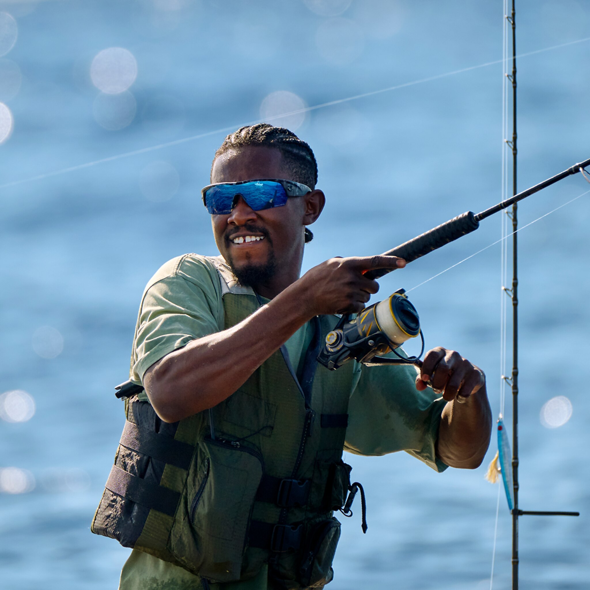 Sunglasses Costa Pilothouse PRO XXL (35-135) with Blue Mirror lens and Matte Black frame Image 3 of 10